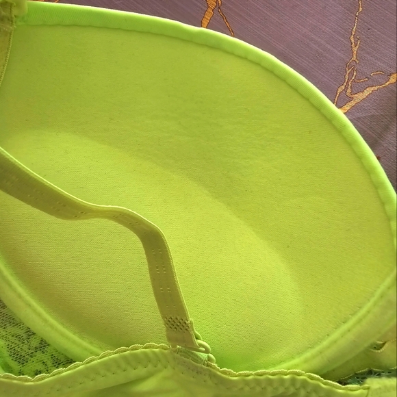 *SOLD* Neon Green Padded push up Bra size Medium - Picture 4 of 5